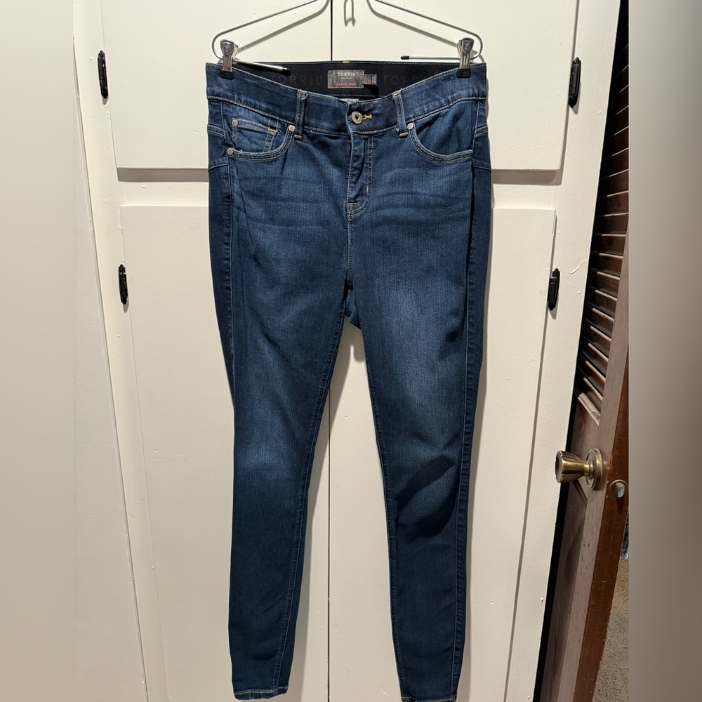 Torrid Blue BOMBSHELL Skinny Jeans Classic Denim Style